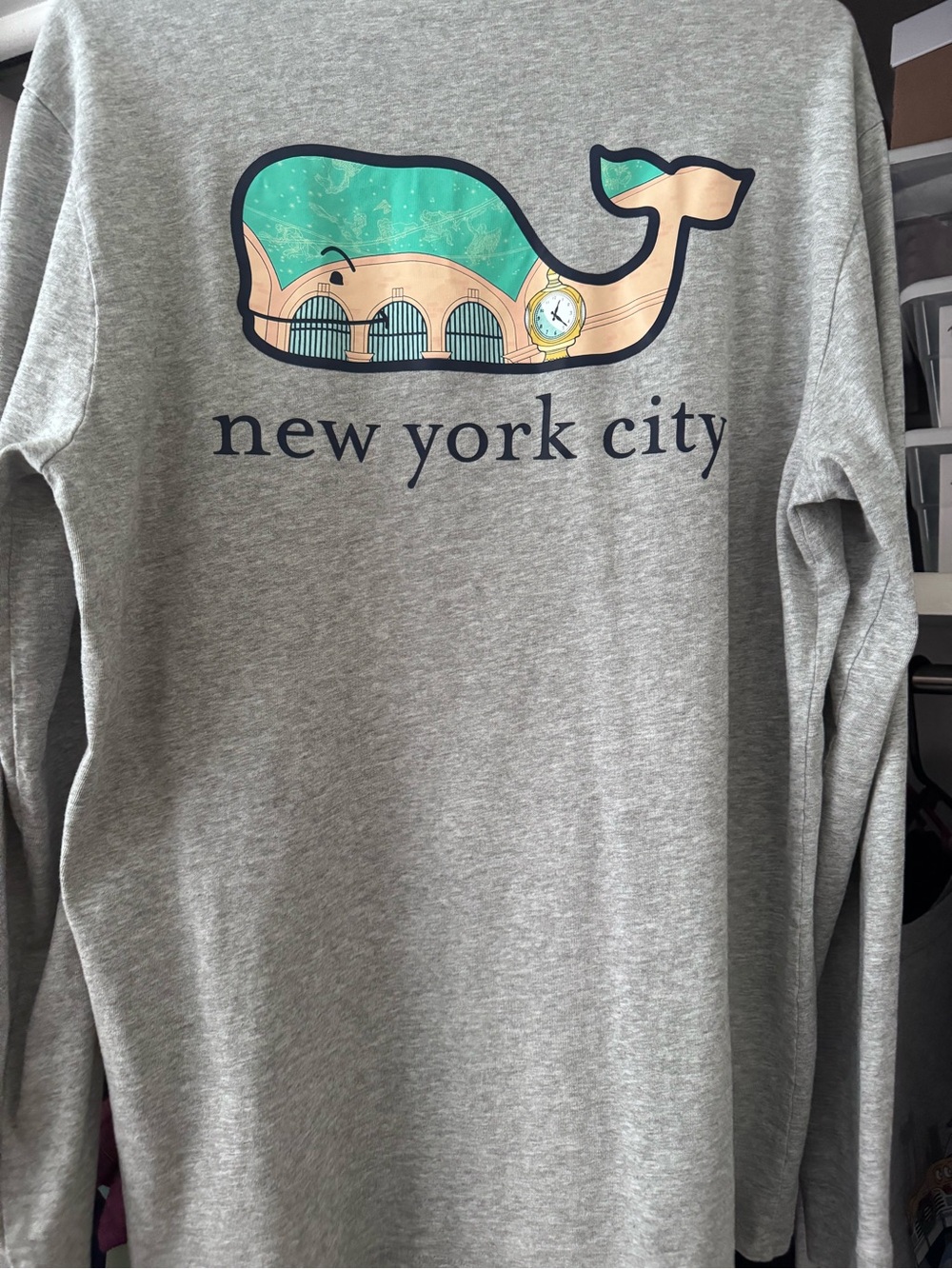 Vineyard Vibes Grey Mens Long-Sleeve New York City tshirt